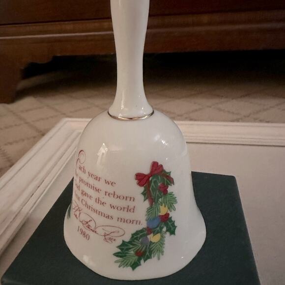 Vintage Collectible Helen Steiner Rice 1980 porcelain Christmas Bell w garland - Picture 5 of 7